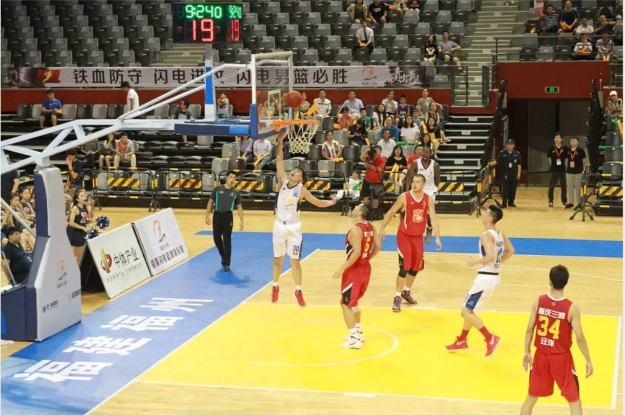 与凯尔擦肩 与凯尔擦肩